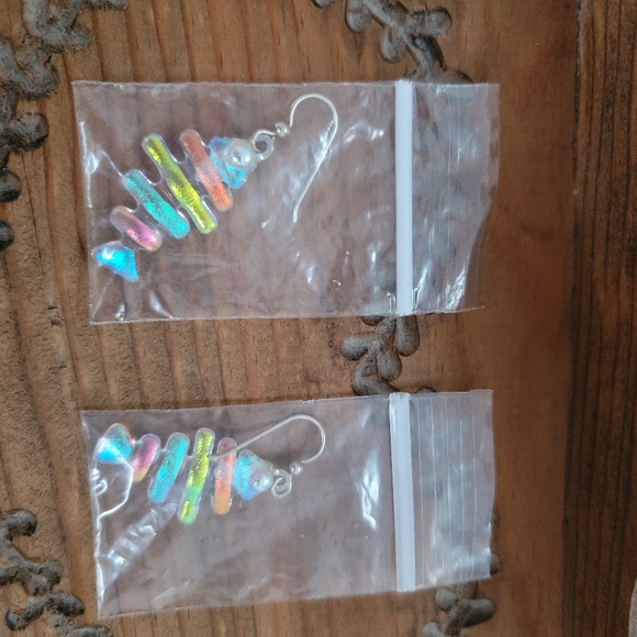 Beautiful dichroic glass bonefish earrings - Picture 6 of 6